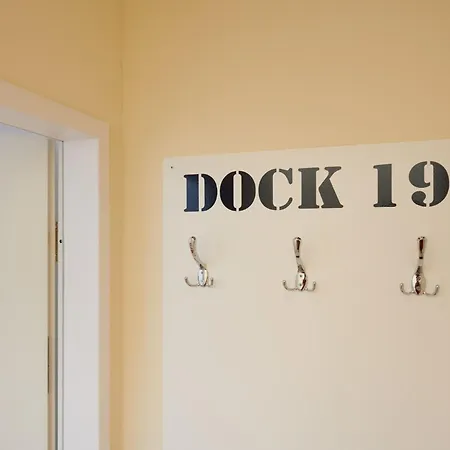 Dock 19 Apartment *